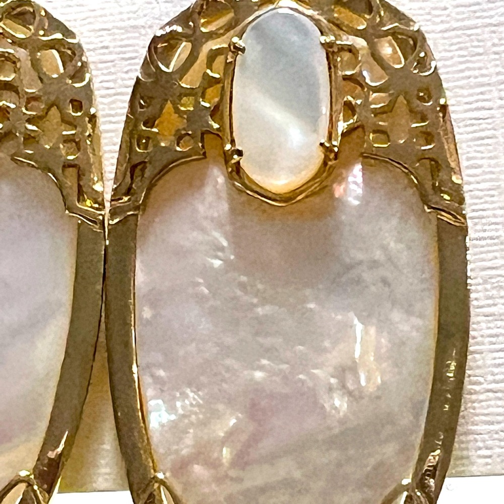 NWOT Kendra Scott Deva Earrings Ivory Pearl & Yellow Gold Pristinely PERFECT! - Picture 5 of 6